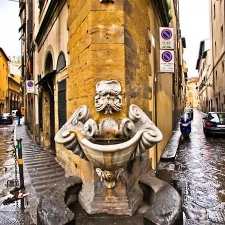 Ponte Vecchio Flat شقة